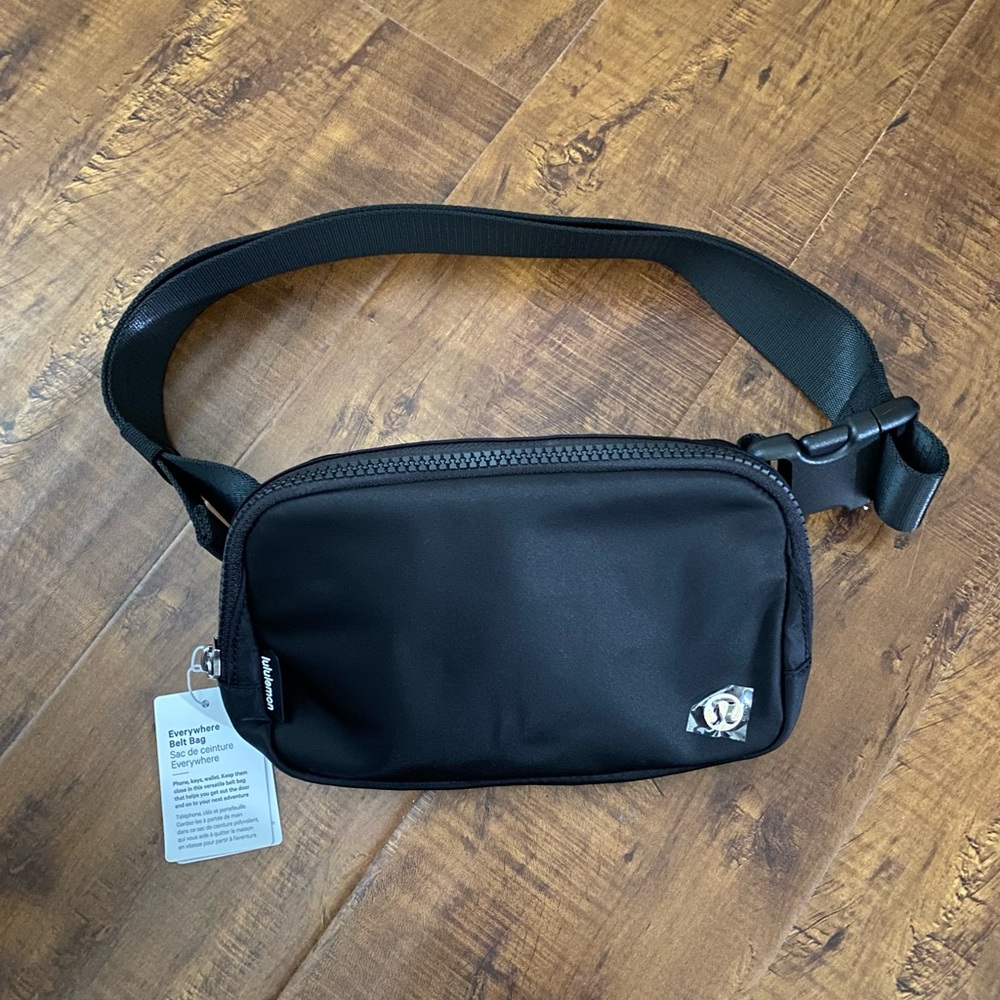 Lululemon Everywhere Belt Bag